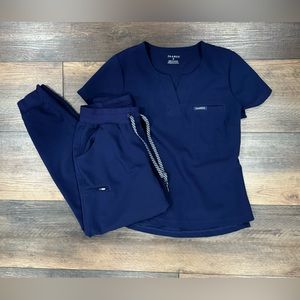 Jaanuu size Small scrub set in navy blue